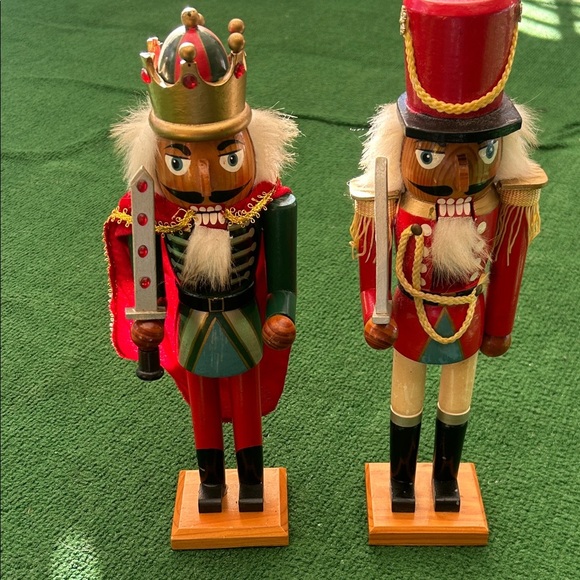 Festive Nutcracker Soldier Duo - Red and Green! Bundle of 2! Classic - Picture 6 of 11